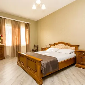  Апартаменты Rustaveli Two Bedroom With 5 Star Location